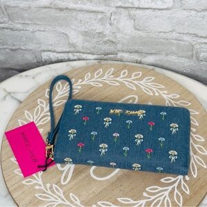 NWT Betsey Johnson Denim, Flower embroidered pattern,Wristlet/Wallet,Gold logo🌸